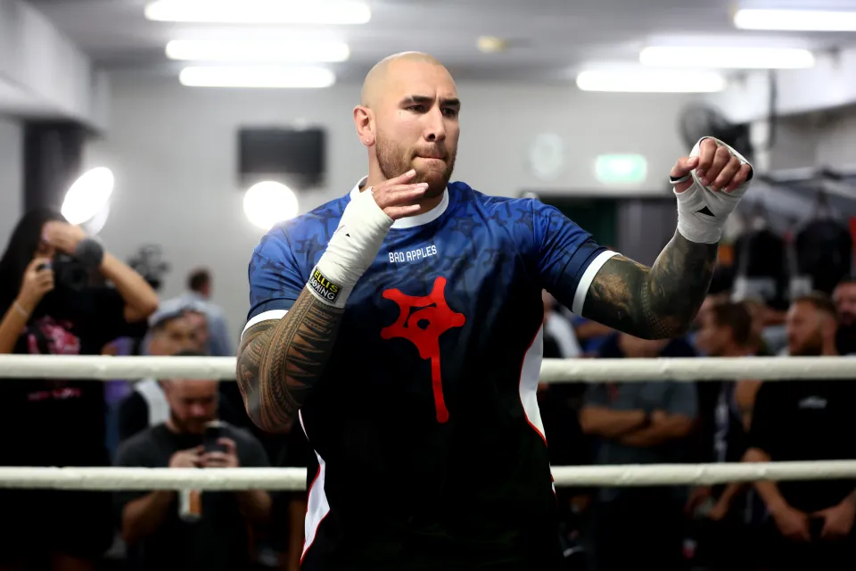 Nelson Asofa-Solomona during an open workout ahead of his debut fight