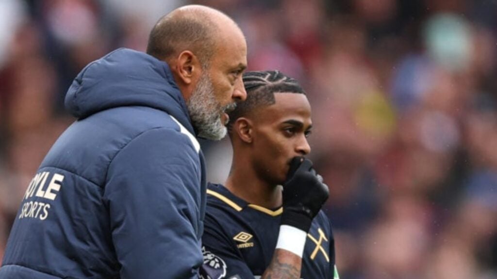 West Ham boss Nuno Espirito Santo talks to star Crysencio Summerville on the touchline