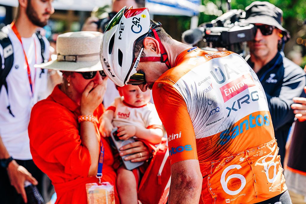 STIRLING, AUSTRALIA - JANUARY 25: Jay Vine of UAE Team Emirates &ndash; XRG and his wife Bre Vine inspect his injuries sustained from a crash during the 2026 Tour Down Under on January 25, 2026 in Stirling, Australia. (Photo by James Raison/Getty Images)