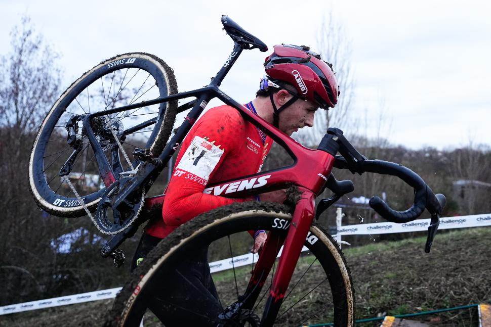 Cameron Mason wins 2025 British cyclocross championships (Olly Hassell/SWpix.com)