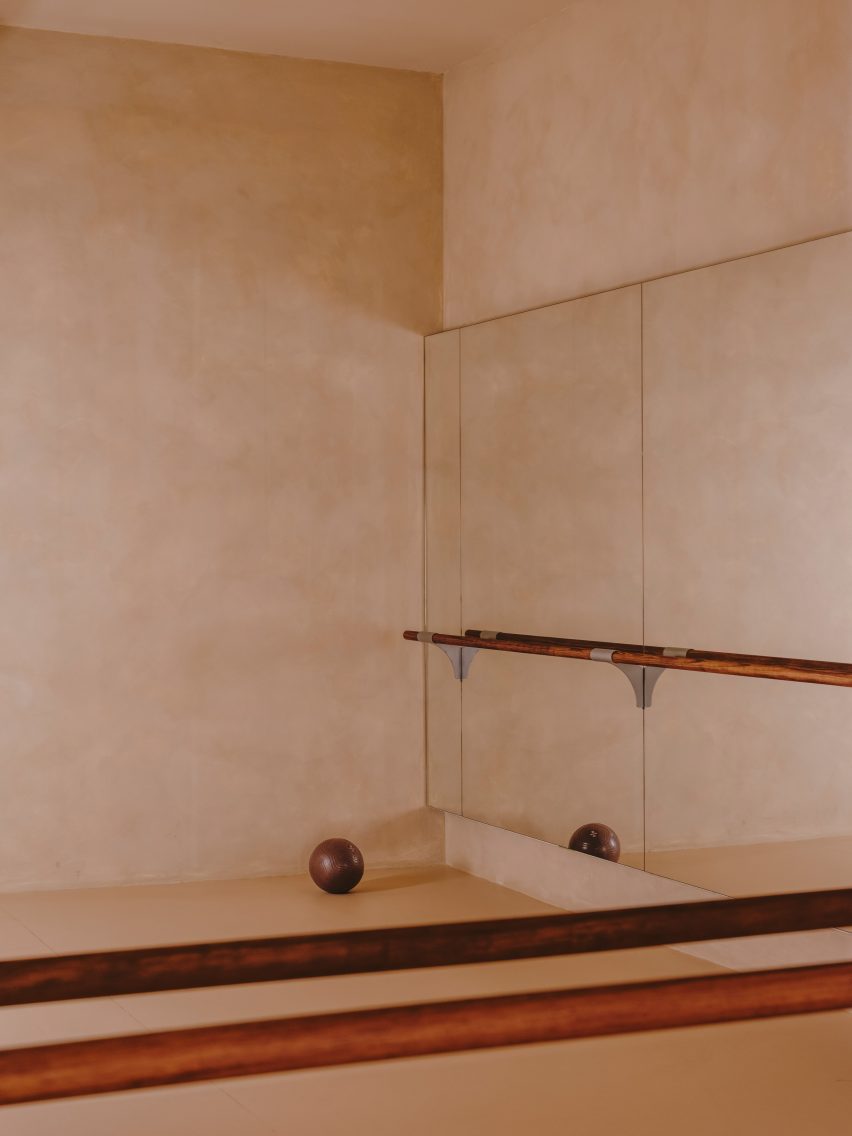 Barre studio with mirrored walls