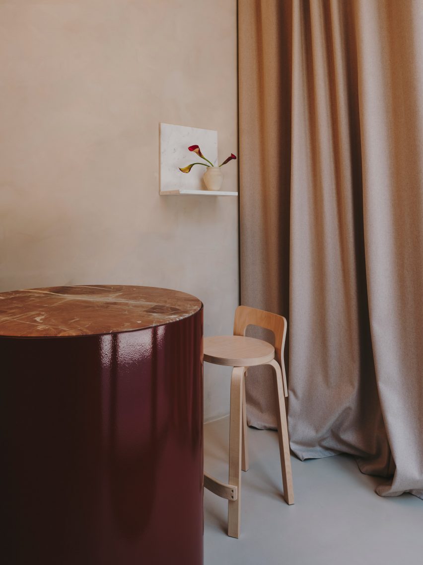 Reception area with rounded table