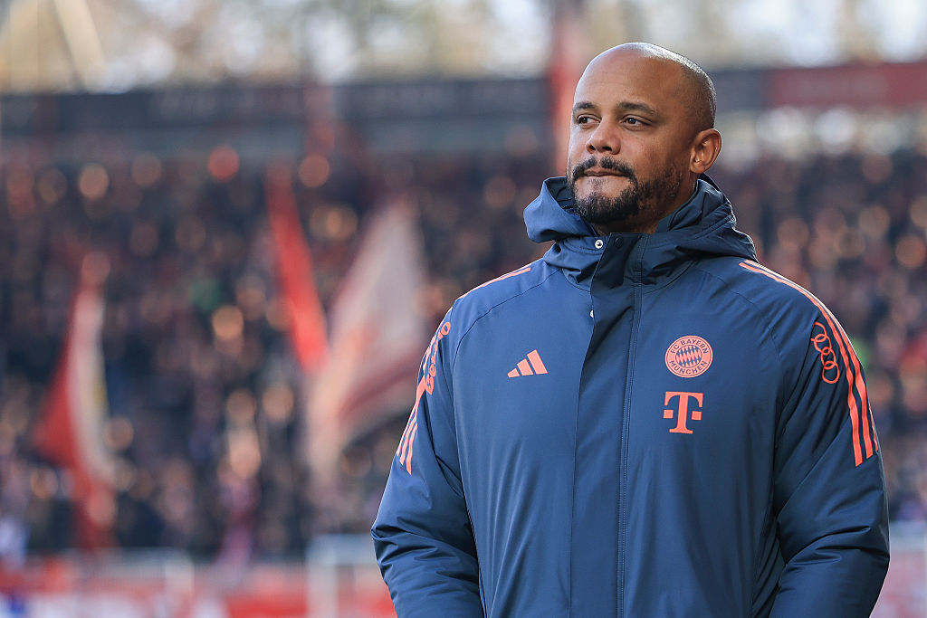BERLIN, GERMANY - NOVEMBER 08: Vincent Kompany, head coach of Bayern Muenchen looks on prior to the Bundesliga match between 1. FC Union Berlin and FC Bayern M&uuml;nchen at Stadion An der Alten Foersterei on November 08, 2025 in Berlin, Germany. (Photo by Maja Hitij/Getty Images)
