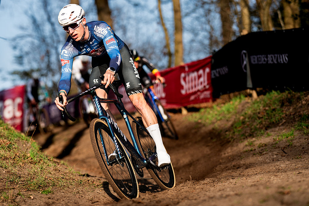 HOOGERHEIDE, NETHERLANDS - JANUARY 25: Niels Vandeputte of Belgium and Team Alpecin - Premier Tech competes during the 35th UCI Cyclo-Cross World Cup GP Adrie Van der Poel Hoogerheide - in Men Elite category on January 25, 2026 in Hoogerheide, Netherlands. (Photo by Billy Ceusters /Getty Images)