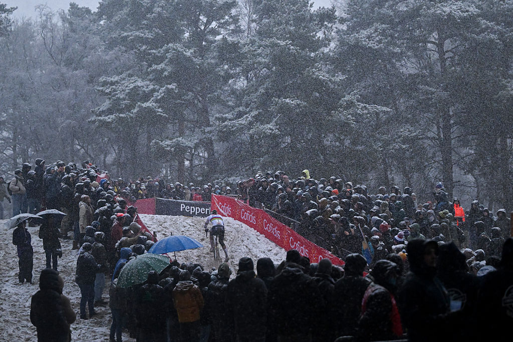 Spectators attend the men's elite race of the Zilvermeercross cyclocross cycling event, stage 5 out of 7 in the Exact Cross competition, in Mol on January 2, 2026. (Photo by LUC CLAESSEN / Belga / AFP) / Belgium OUT