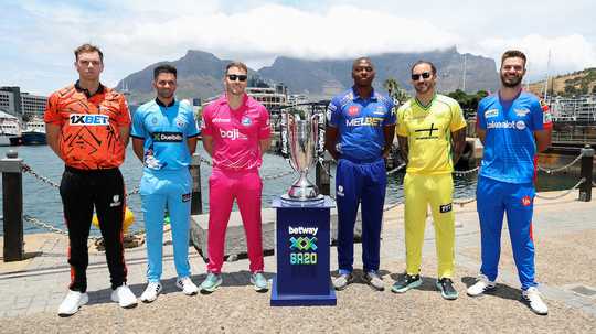 sa20-2026-captains-pose-with-the-trophy