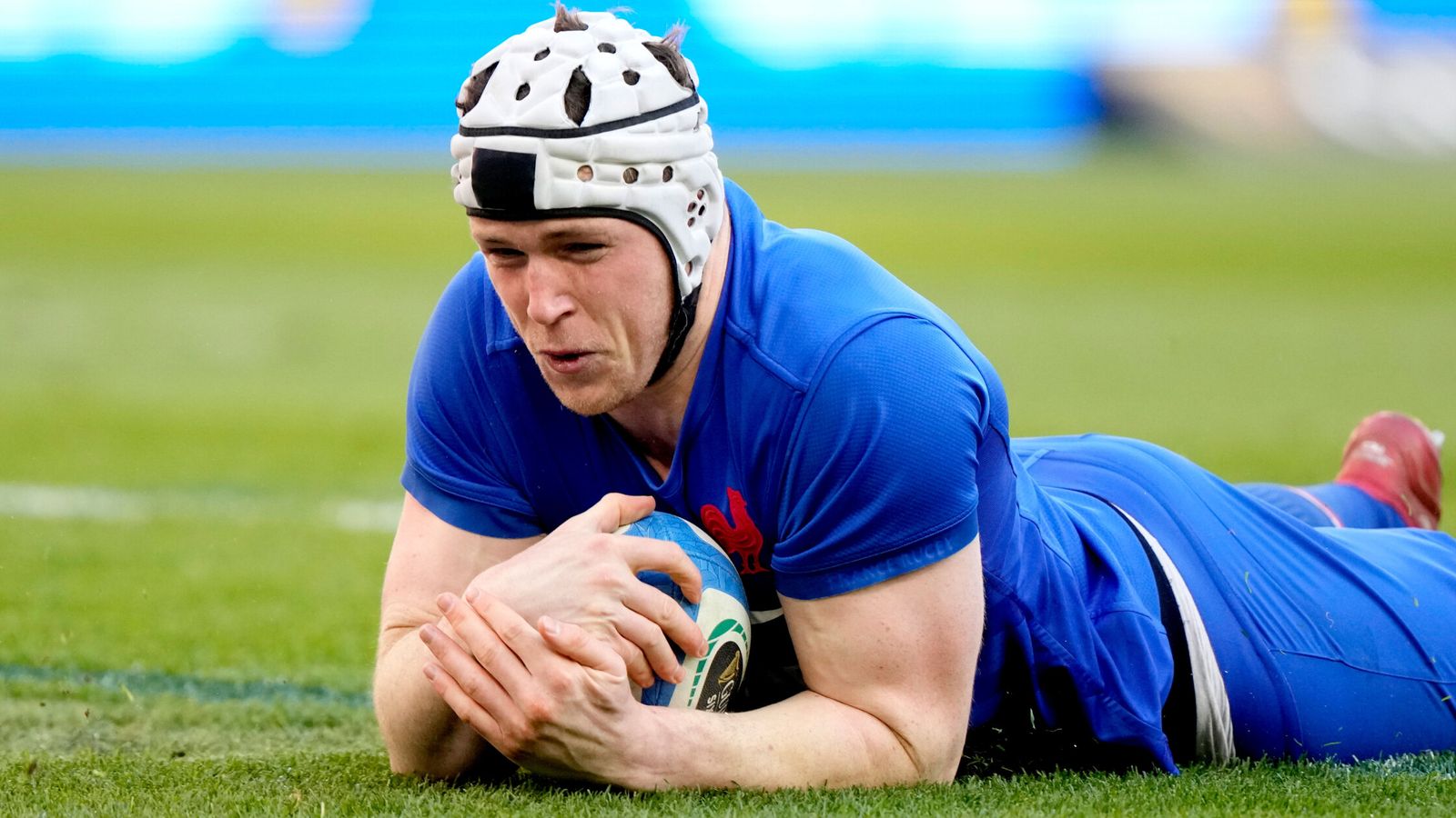 Thibault Flament scores a try for France in their Six Nations clash with Italy