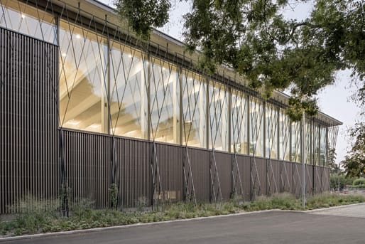 Public Swimming PooL Großfeldsiedlung, Vienna, Austria, by illiz architektur. Image credit: Herta Hurnaus