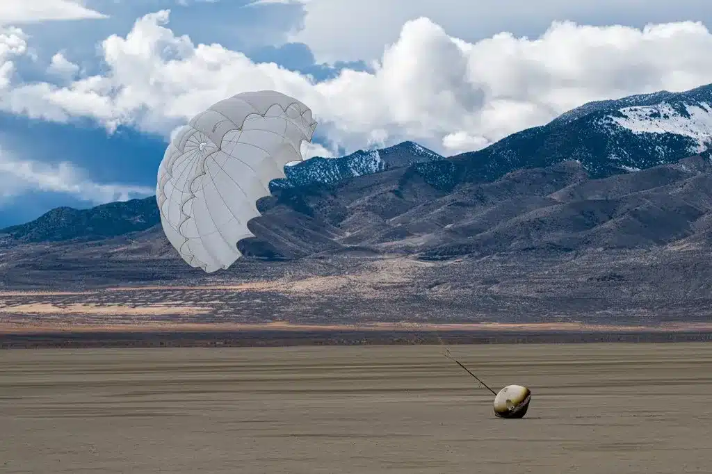 Varda Capsule With Parachute