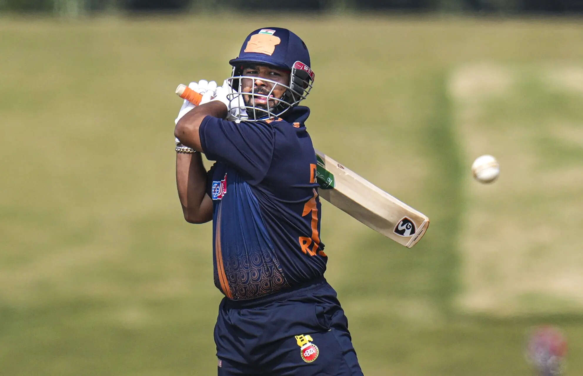Bengaluru: Delhi's captain Rishabh Pant plays a shot during the Vijay Hazare Trophy 2025-26 cricket match between Gujarat and Delhi, at BCCI Centre of Excellence Ground, in Bengaluru. (PTI Photo/Shailendra Bhojak)(PTI12_26_2025_000117B) Vijay Hazare Trophy: Gujarat vs Delhi