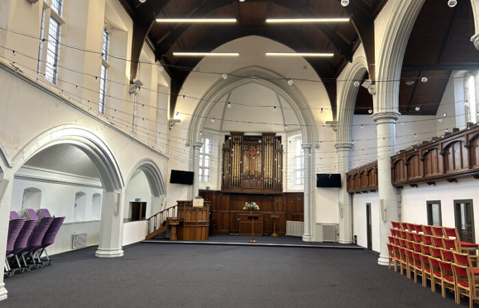 The Mackintosh Halls at 15-17 Shakespeare Street Glasgow, a large room with an organ on the far wall.