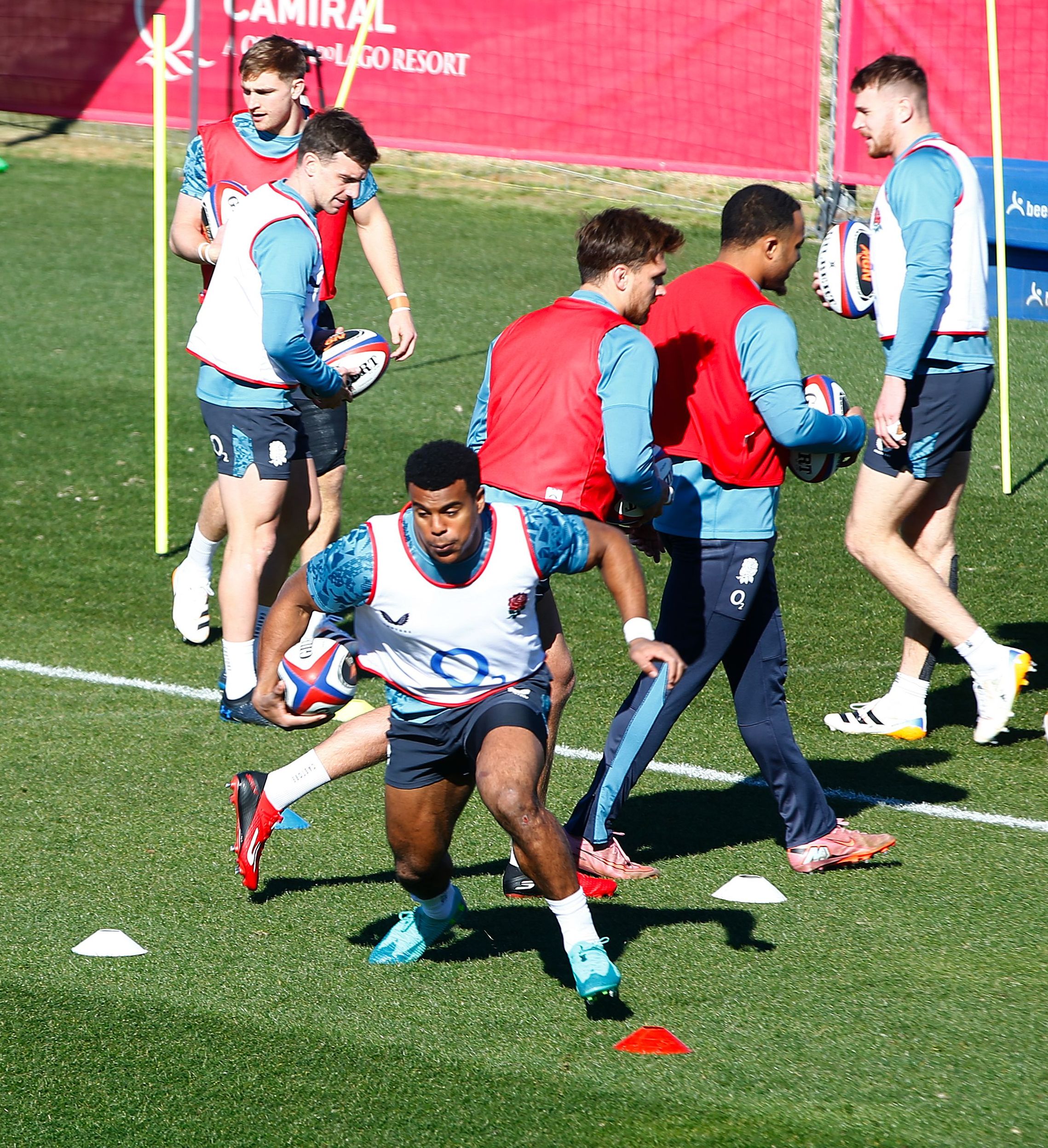 Immanuel Feyi-Waboso runs with the ball during England rugby training.