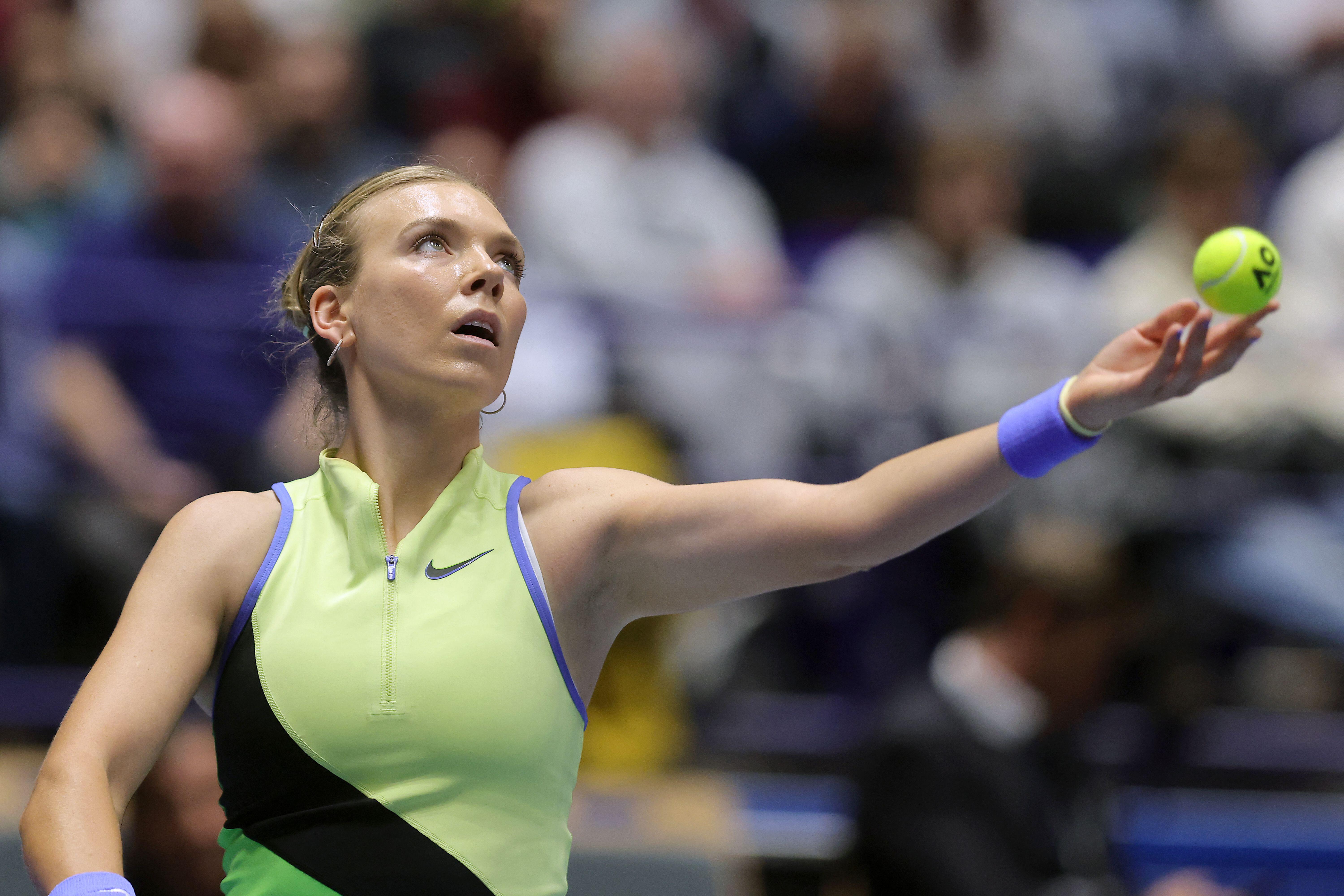 Katie Boulter serving in a tennis match.