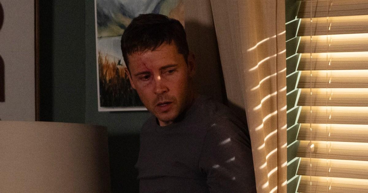 Coronation Street's Todd collapses in early ITVX release as a grim discovery is made | Soaps