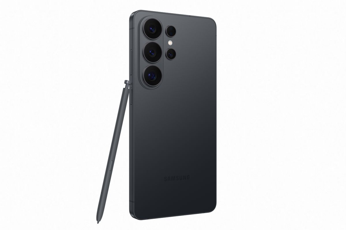 Samsung Galaxy S26 Ultra in black