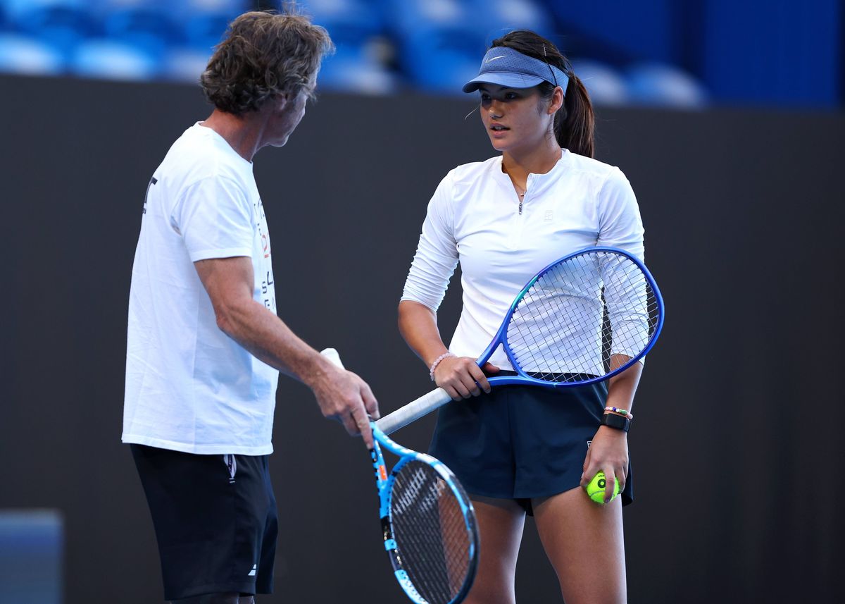 Francisco Roig talks with Emma Raducanu during a practice session ahead of the 2026 United Cup. 