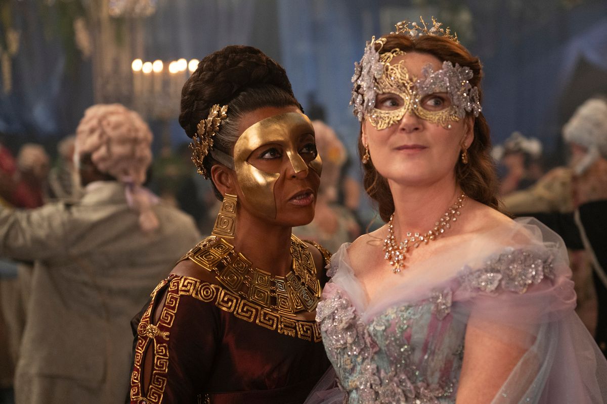 Adjoa Andoh as Lady Danbury, Ruth Gemmell as Lady Violet Bridgerton