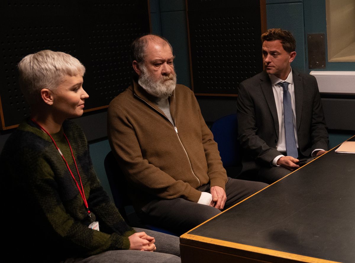 Bear confesses to DS Walsh that he murdered Ray