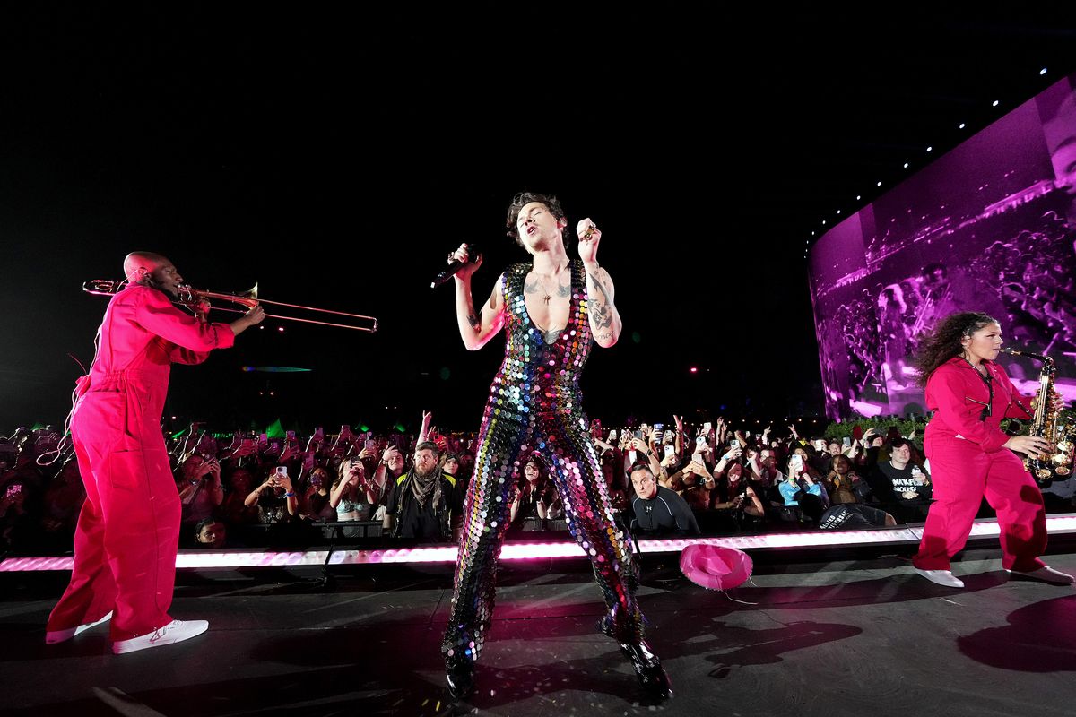 INDIO, CALIFORNIA - APRIL 15: Harry Styles performs onstage at the Coachella Stage during the 2022 Coachella Valley Music And Arts Festival on April 15, 2022 in Indio, California. (Photo by Kevin Mazur/Getty Images for ABA)