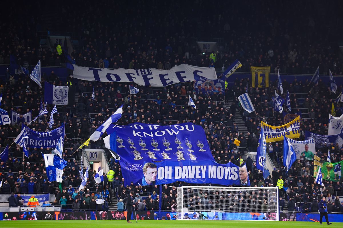 LIVERPOOL, ENGLAND - JANUARY 26: Fans of Everton put on a display featuring David Moyes the head coach / manager of Everton during the Premier League match between Everton and Leeds United at Hill Dickinson Stadium on January 26, 2026 in Liverpool, England. (Photo by Robbie Jay Barratt - AMA/Getty Images)