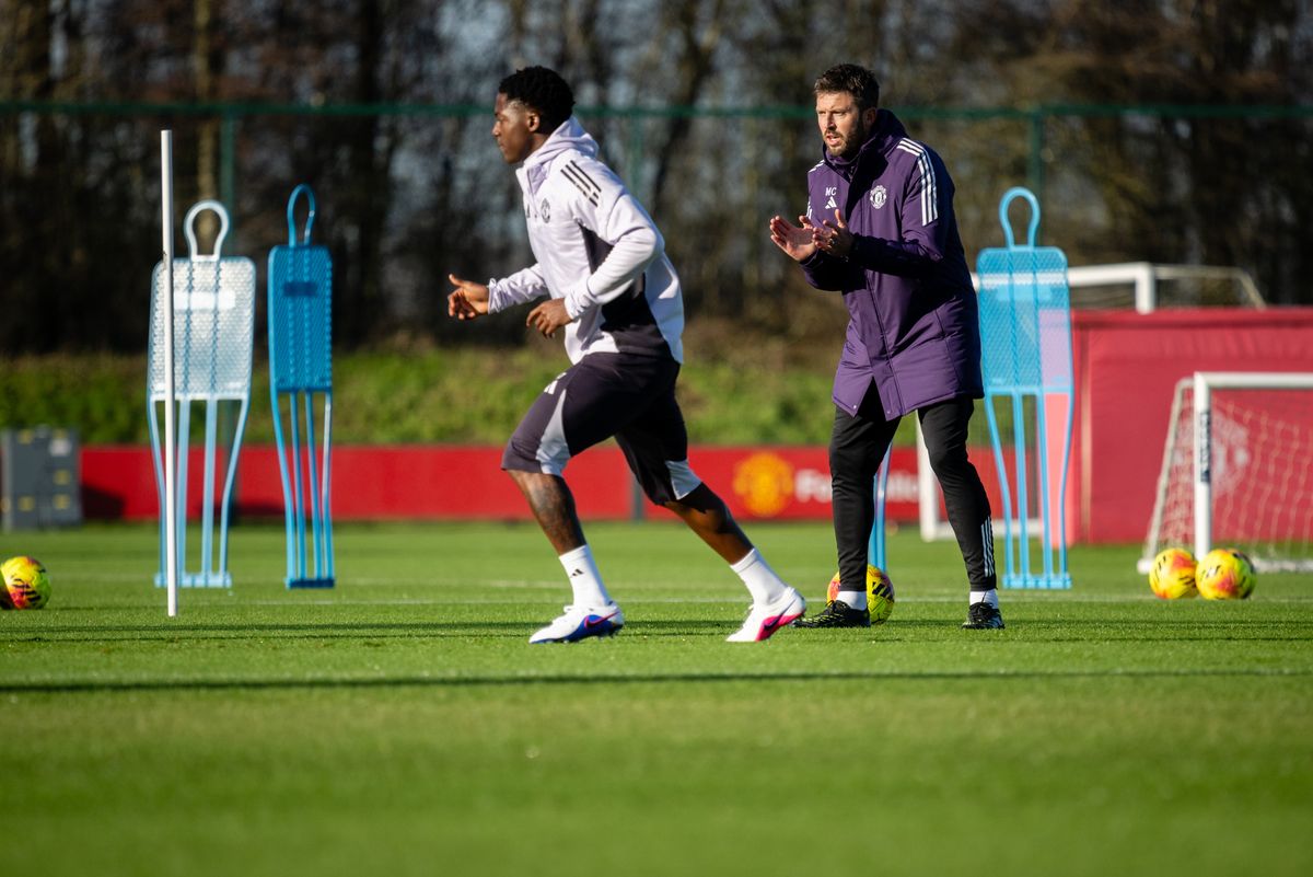 Michael Carrick and Kobbie Mainoo