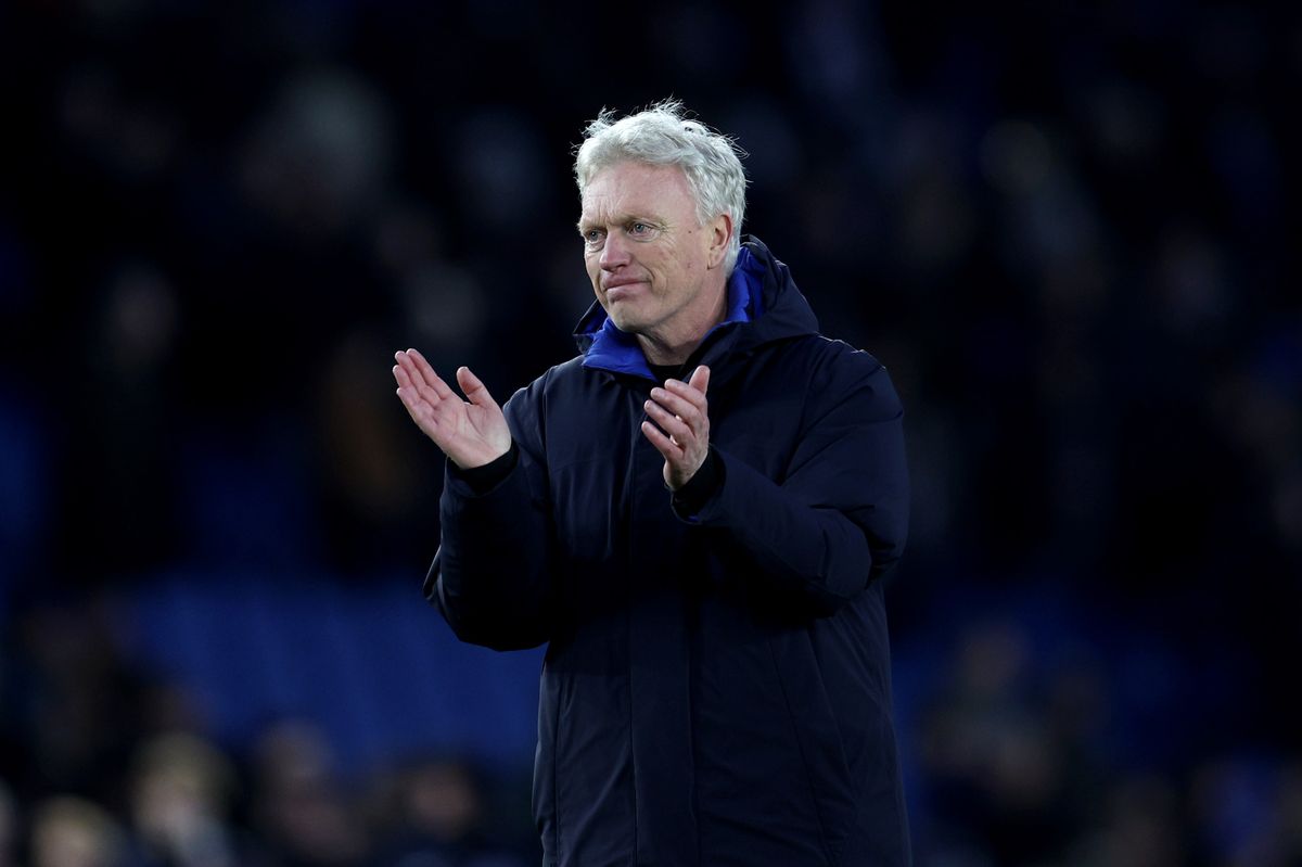 David Moyes applauds the fans following Everton's draw in the Premier League match at Brighton & Hove Albion. Photo by Steve Bardens/Getty Images