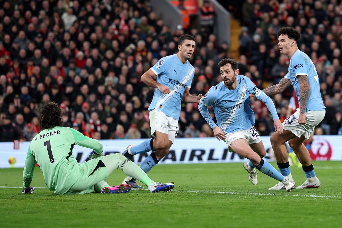 Bernardo Silva struck late to keep Manchester City's title hopes alive