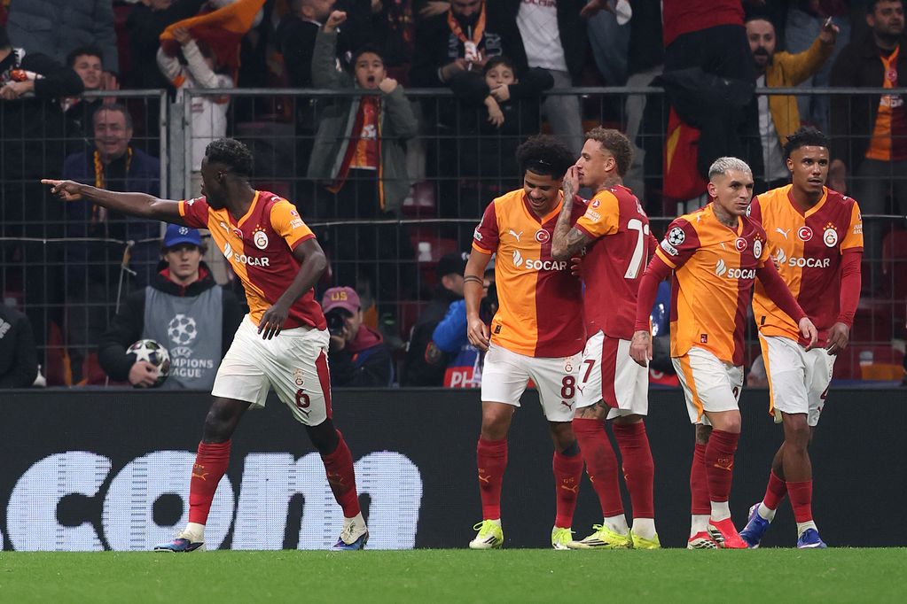 Davinson Sanchez of Galatasaray A.S. celebrates scoring his team's third goal during the UEFA Champions League 2025/26 League Knockout Play-off First Leg match between Galatasaray A.S. and Juventus at Ali Sami Yen Spor Kompleksi on February 17, 2026 in Istanbul, Turkey