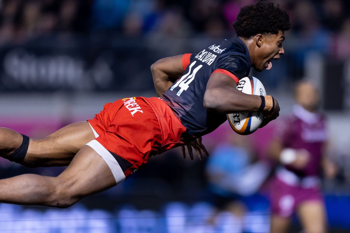  Noah Caluori of Saracens dives to score his side's first try 