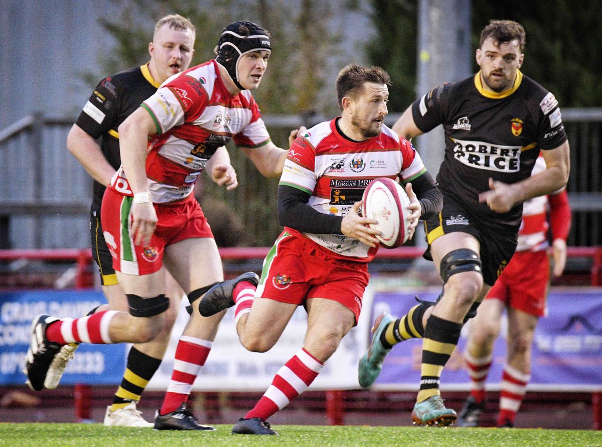 Lee Rees on the attack for Llandovery