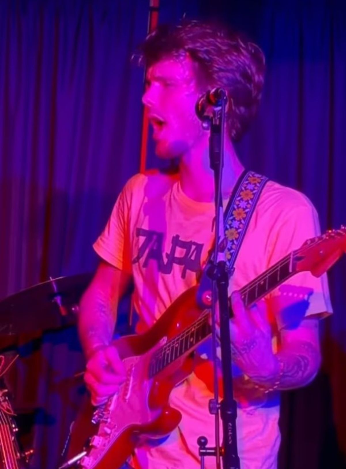 Cruz joined Chris Evans on Virgin Radio UK’s Breakfast Show this morning alongside his band The Breakers