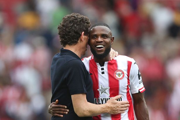 Brentford manager Keith Andrews and Frank Onyeka at the final whistle during the Premier League match against Aston Villa in August