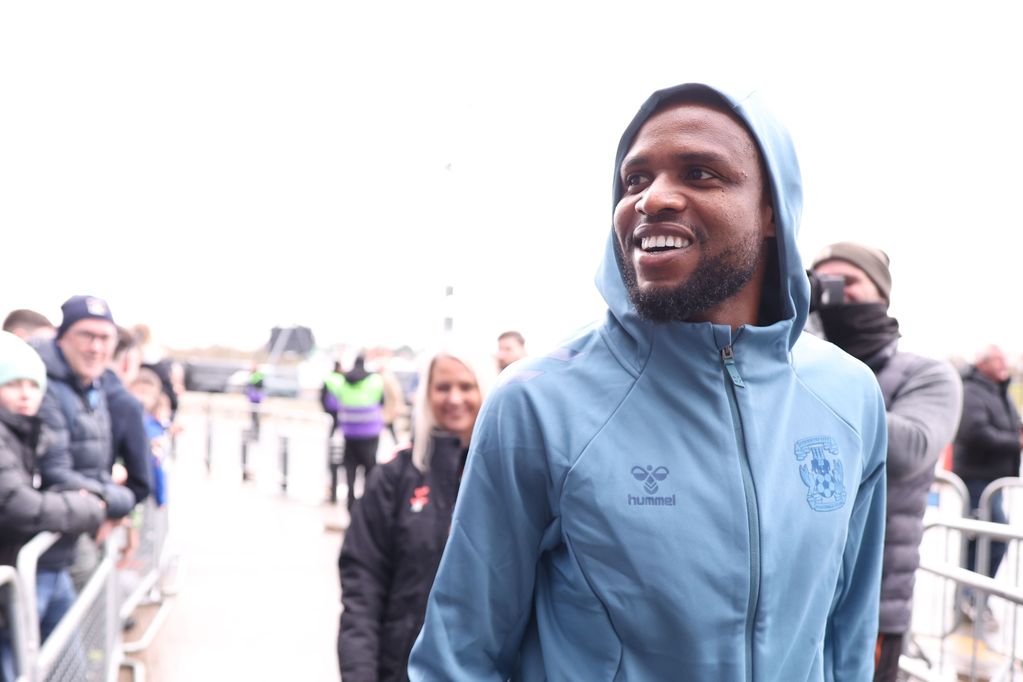 Frank Onyeka of Coventry City arrives at the stadium