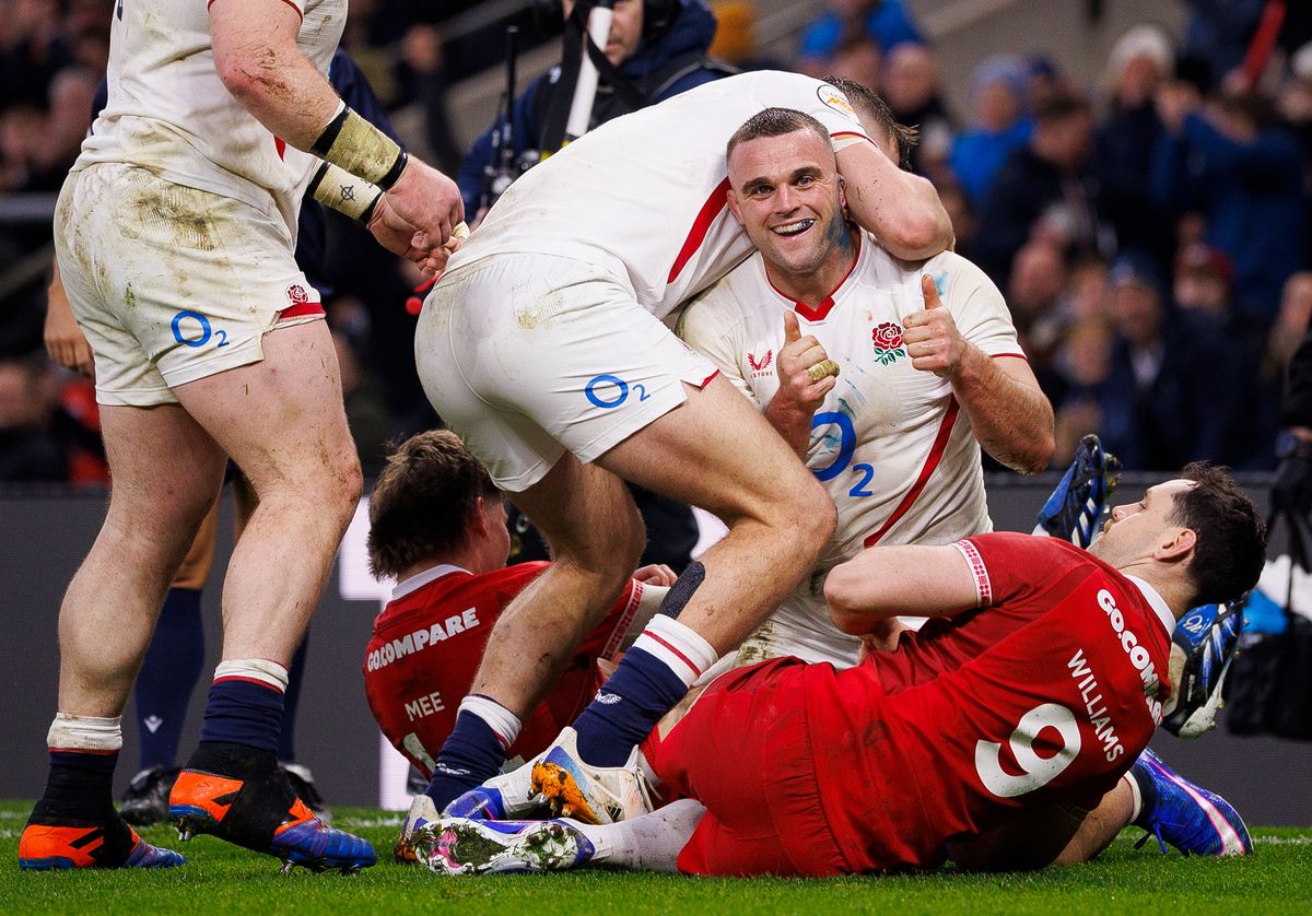 England's Ben Earl celebrates scoring