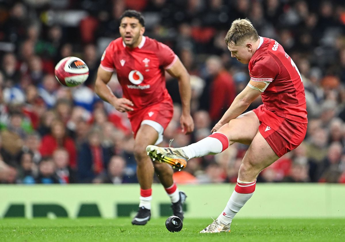 Wales' Sam Costelow kicks a penalty