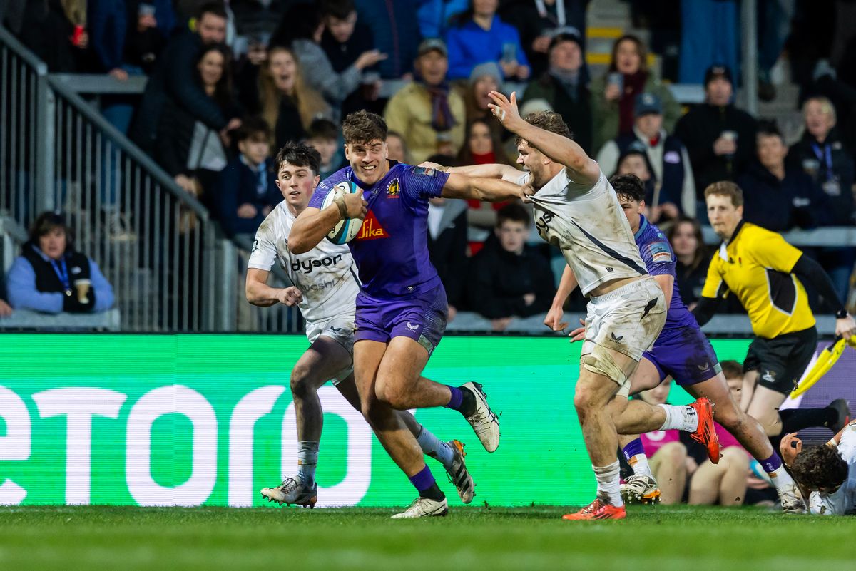 Zack Wimbush of Exeter Chiefs scores