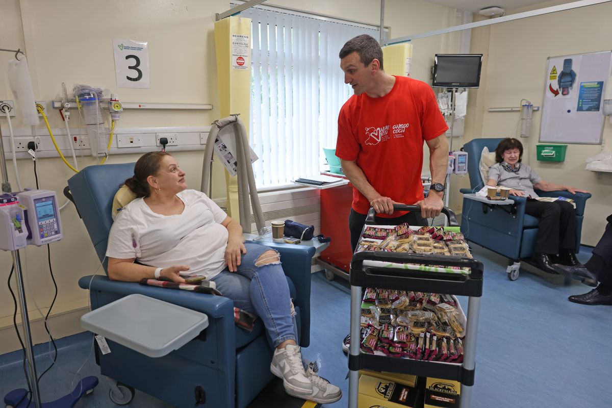 Rugby legend Sam Warburton visits Velindre Cancer Centre