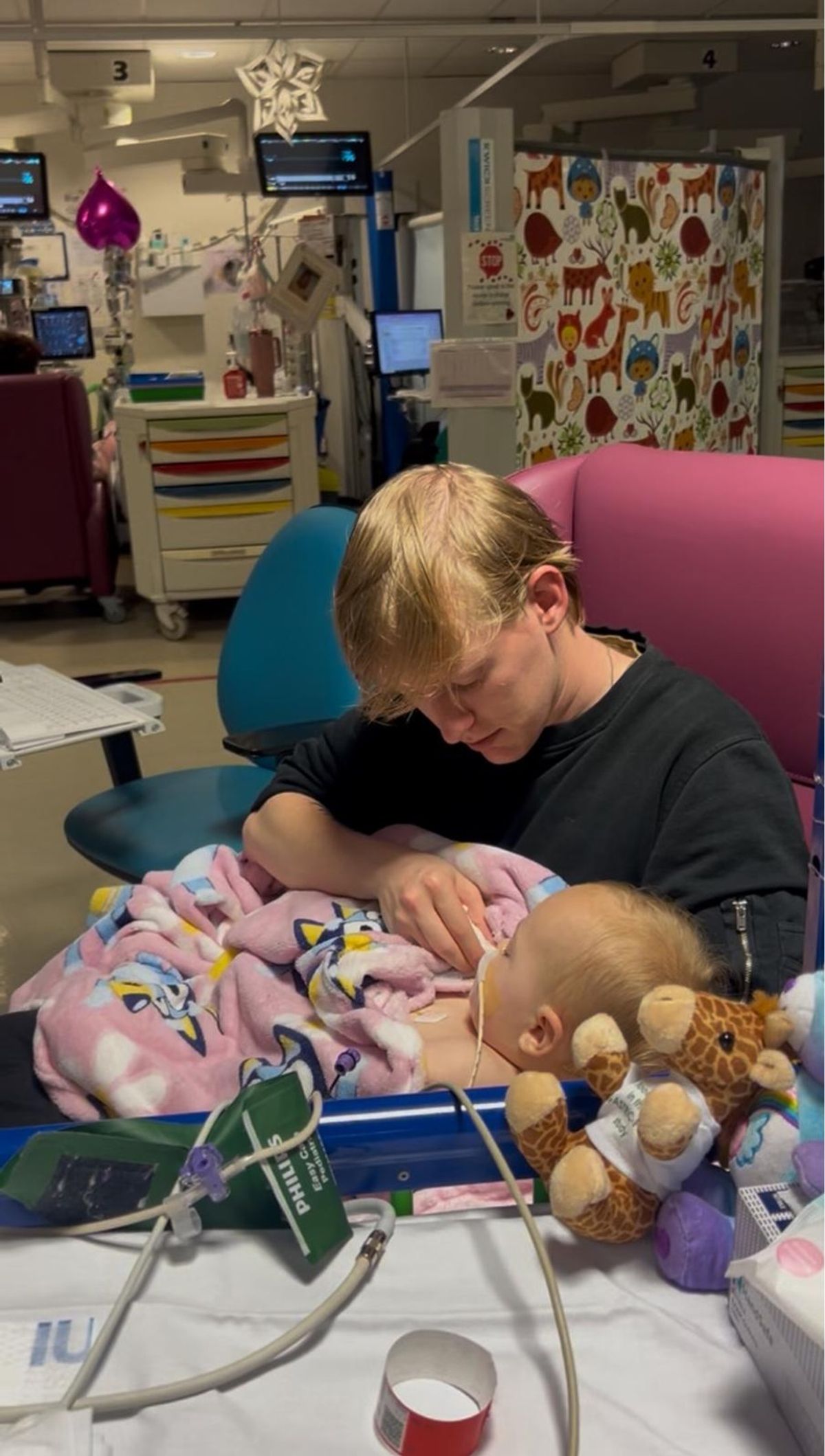 Lettie in hospital with her dad (Jam Press)
