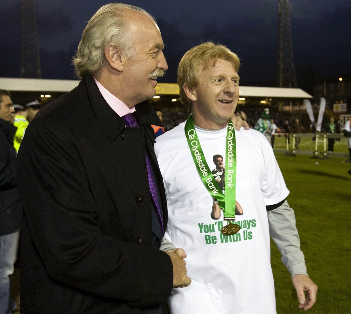 Celtic's Dermot Desmond congratulate's manager Gordon Strachan (right) after his third league title in a row