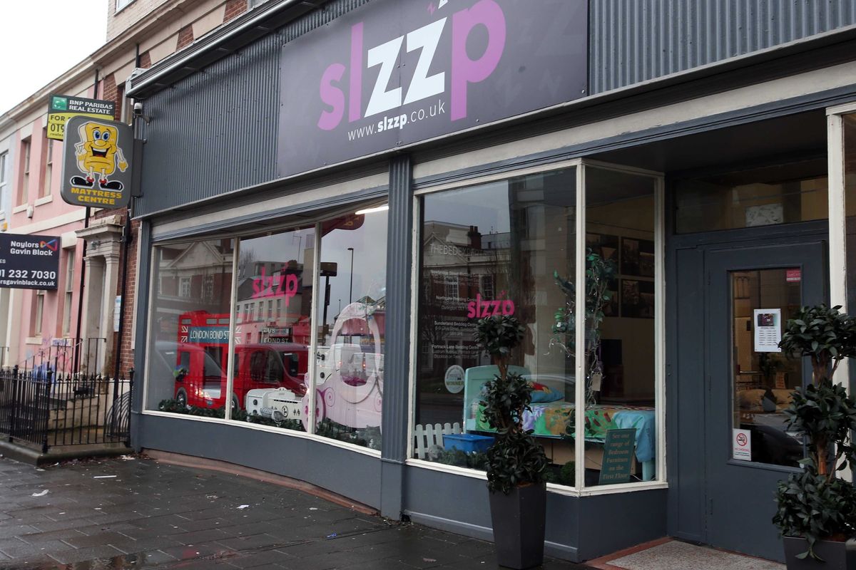 Slzzp in New Bridge Street.