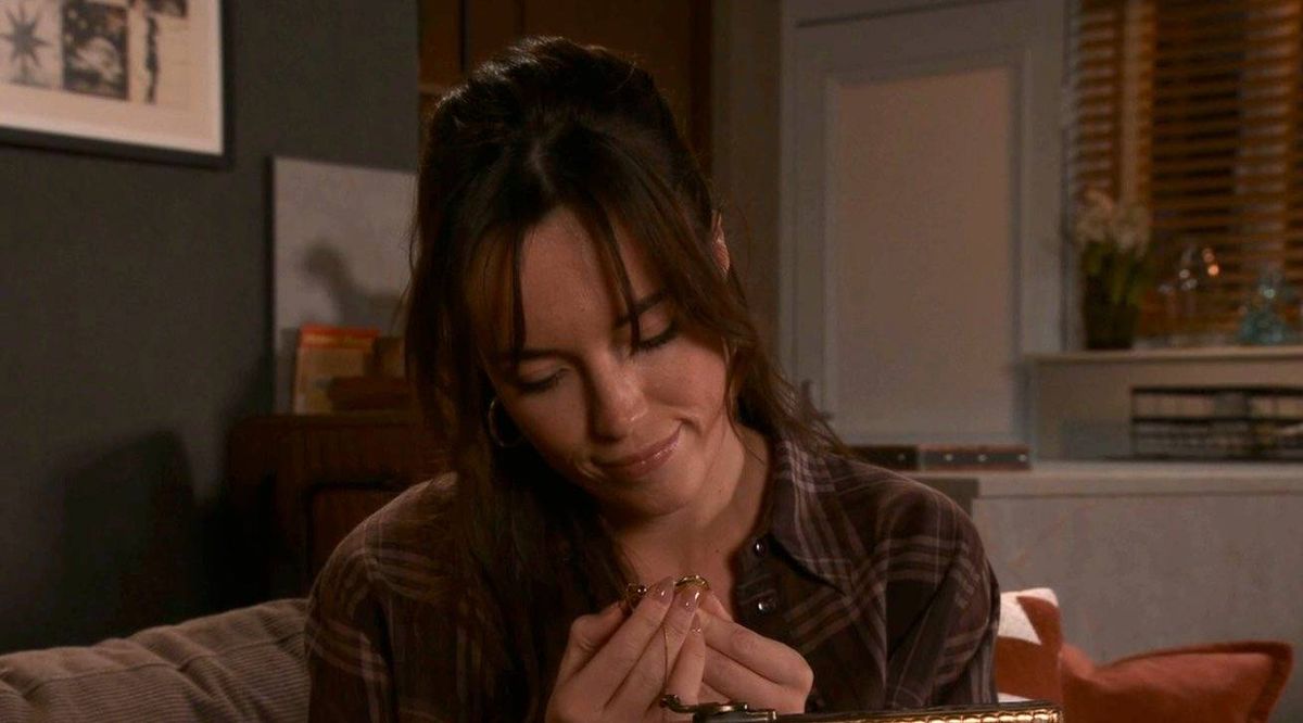 There was a USB, a bracelet and a locket containing two pictures in it