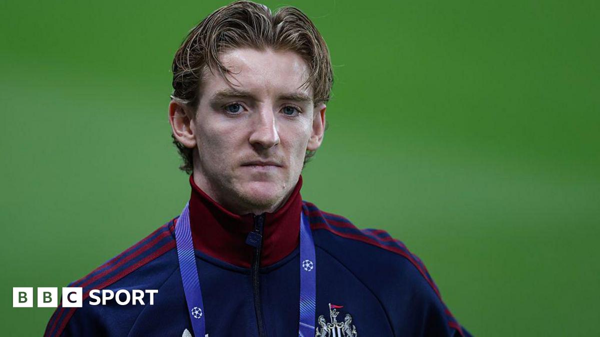 Newcastle United forward Anthony Gordon arrives at St James' Park on 24 February, 2026