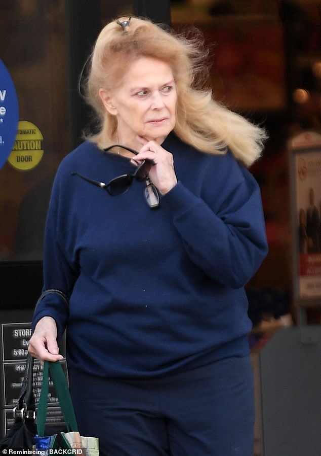 She kept it casual with a navy blue sweatshirt and matching trousers