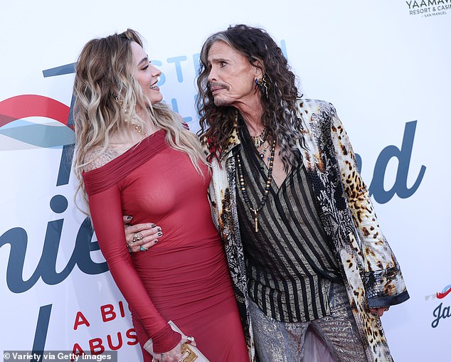 Having come from a pop legend, Paris looked a natural to be posing with Steve