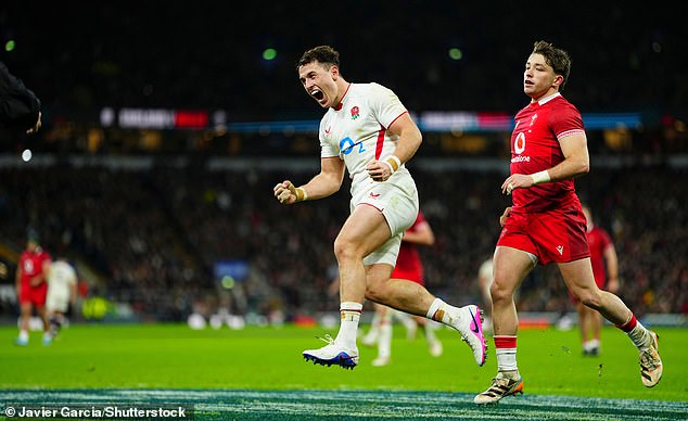 Henry Arundell scored a hat-trick as England opened the Six Nations with a resounding victory