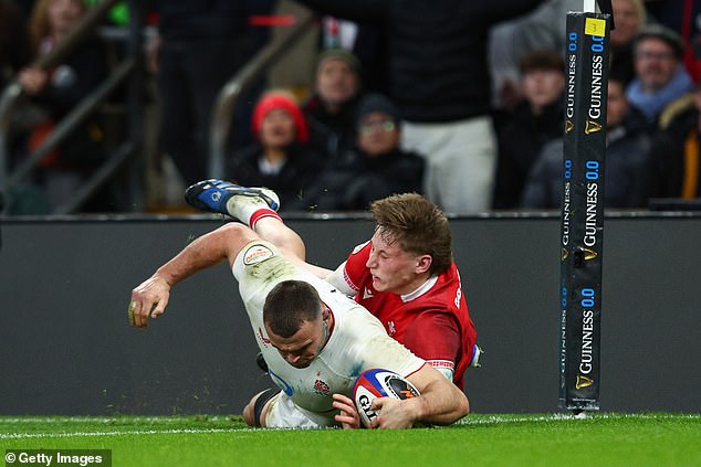 Ben Earl scored as England charged back from a goal-line drop out and the points kept coming