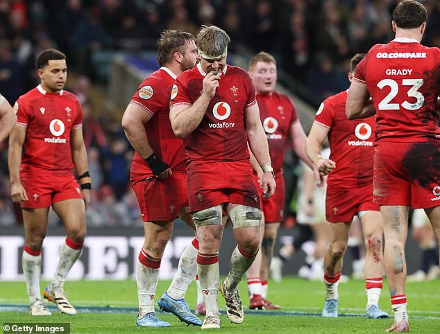 Wales were dominated from the very early exchanges by England and were unable to recover