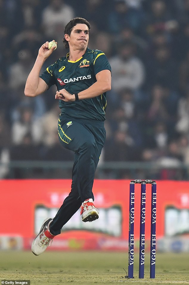 Sean Abbott, who was named in Australia’s first Test squad for the Ashes but did not make it to Perth after succumbing to a hamstring injury, is returning for a fifth season with Surrey