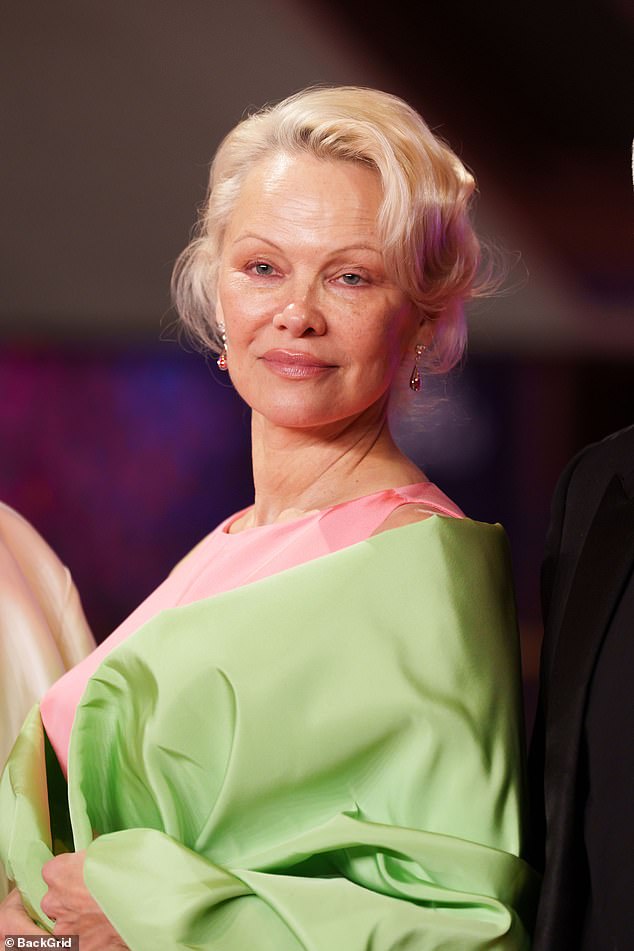 In recent years, she has been embracing a makeup-free image