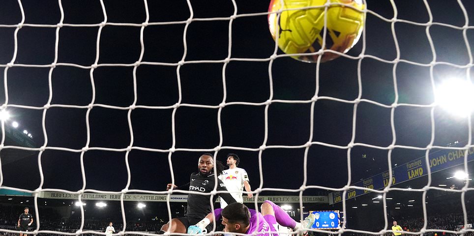 Leeds vs Manchester City - Premier League LIVE: Latest score and updates as Pep Guardiola's side grind out vital win